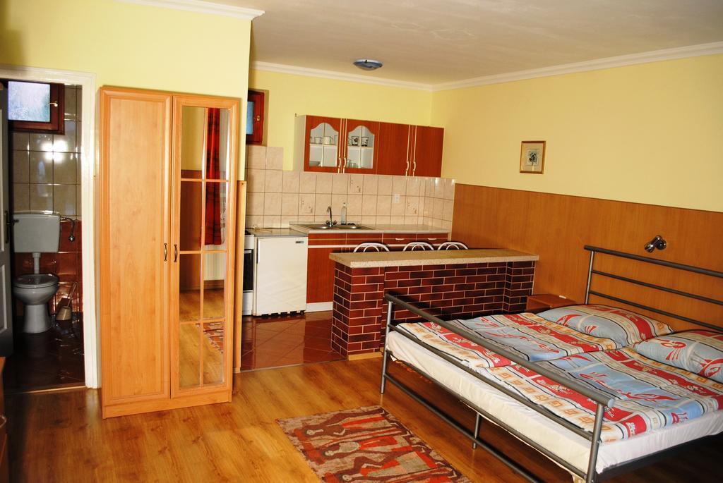 מלון Hajdúszoboszló Ferenczi Apartament חדר תמונה