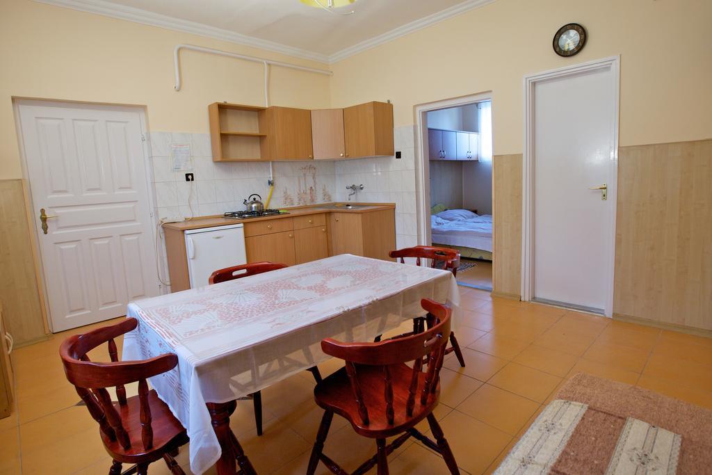 מלון Hajdúszoboszló Ferenczi Apartament חדר תמונה