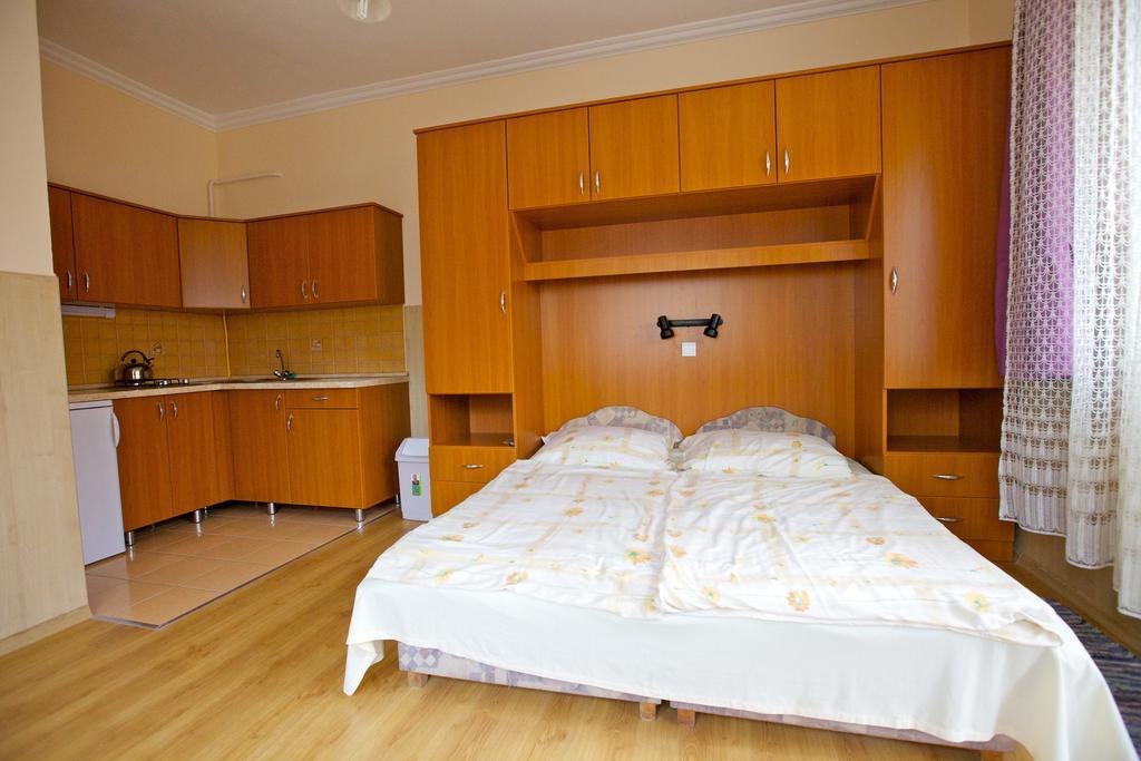 מלון Hajdúszoboszló Ferenczi Apartament חדר תמונה