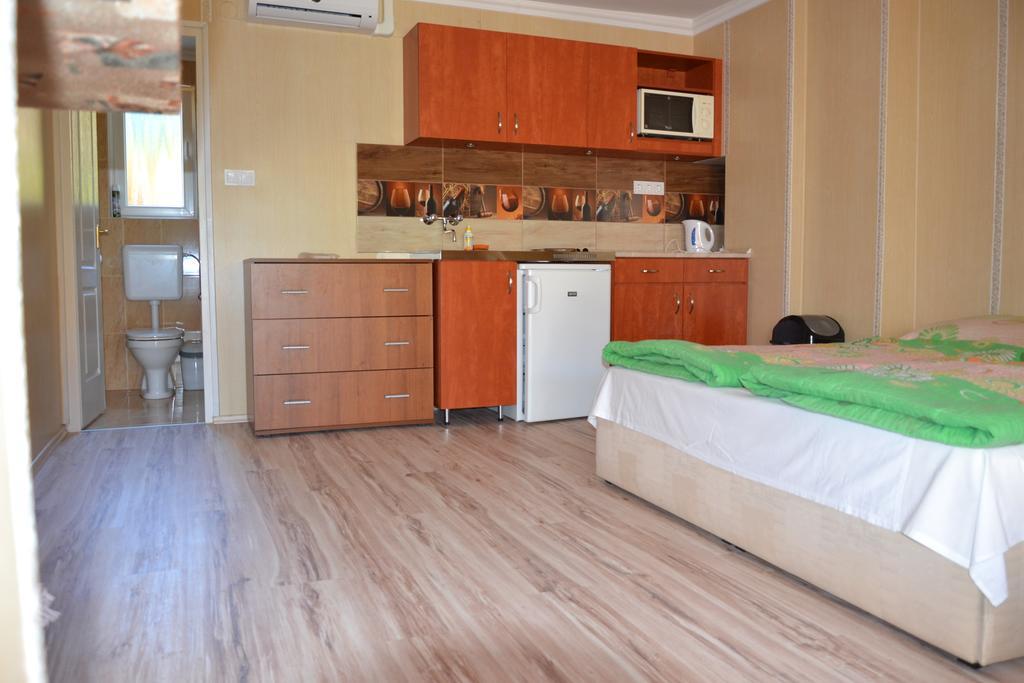 מלון Hajdúszoboszló Ferenczi Apartament מראה חיצוני תמונה